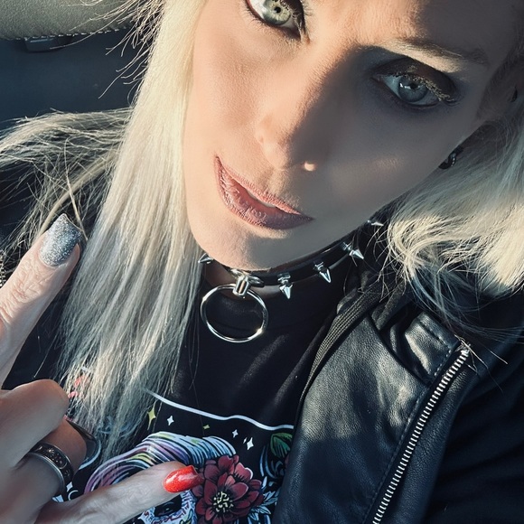 Meet your Posher, Debra - Picture 5 of 5